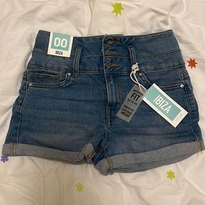 BRAND-NEW Triple Button High Waist Denim Shorts
